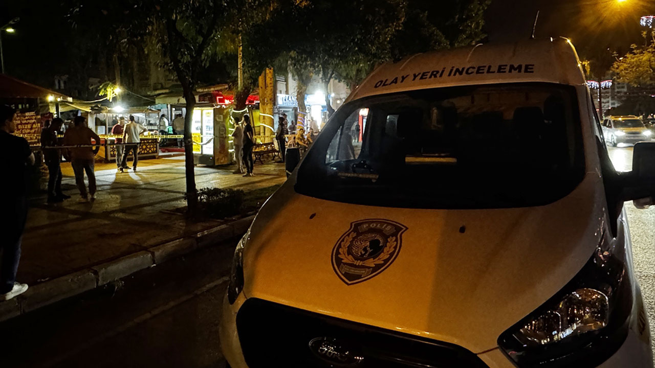 Adana'da bir kişi eski karısını çalıştığı büfede öldürüp intihar girişiminde bulundu