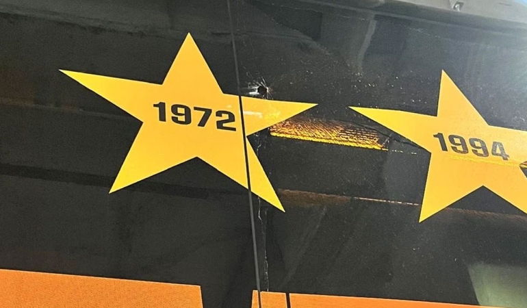 Galatasaray takım otobüsüne taşlı saldırı!